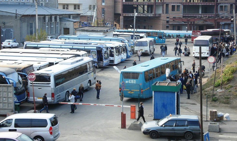 Власти Новосибирска разделили пассажирские потоки из Алтайского края