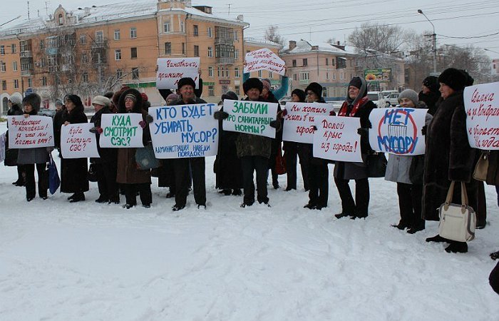 Прокуратура возбудила дела против коммунальщиков и властей Рубцовска за мусорные свалки на улицах города