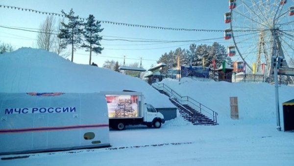 Алтайские спасатели установили на площади Сахарова пункт обогрева