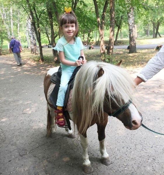 "Я еще не умею ходить, но научусь". Даша делает первые шаги в пять лет