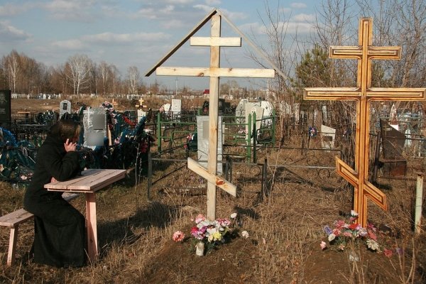 «Я родила в ванной, пока дети спали»: многодетная мать убила и закопала в огороде ребенка от любовника