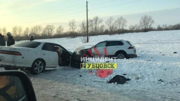 На алтайской трассе жестко столкнулись пять автомобилей