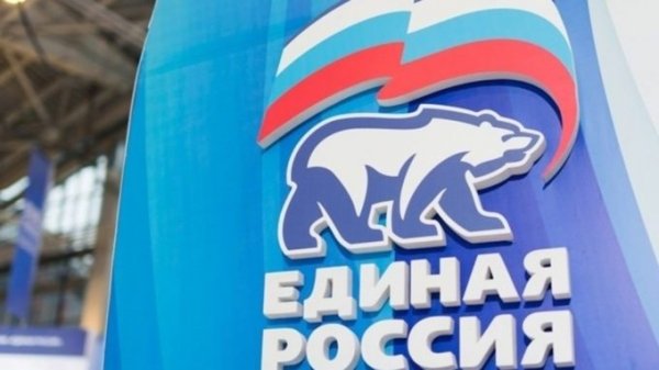 "Единая Россия" помогает собирать заявки на горячую линию в период коронавируса