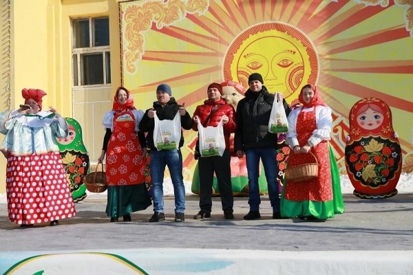 Блины, чучело и танцы: в Барнауле прошел праздник «Гуляй, народ – Масленичка у ворот»