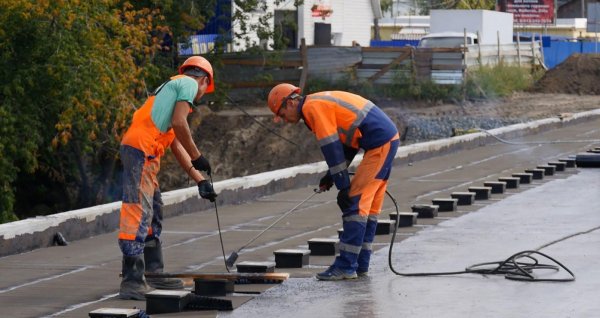 В Барнауле завершается реконструкция моста на улице Челюскинцев