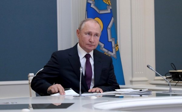 Путин подписал указ о выплате 10 тысяч рублей пенсионерам и военным