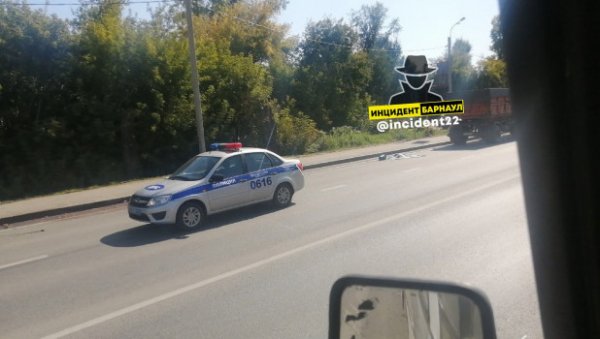 «КамАЗ» наехал на людей в Барнауле. Подробности жуткого ДТП на Змеиногорском тракте