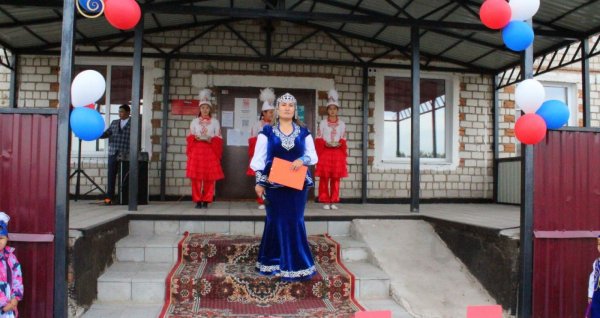 В Алтайском крае избиратели пришли на выборы в необычных костюмах и провели обряд