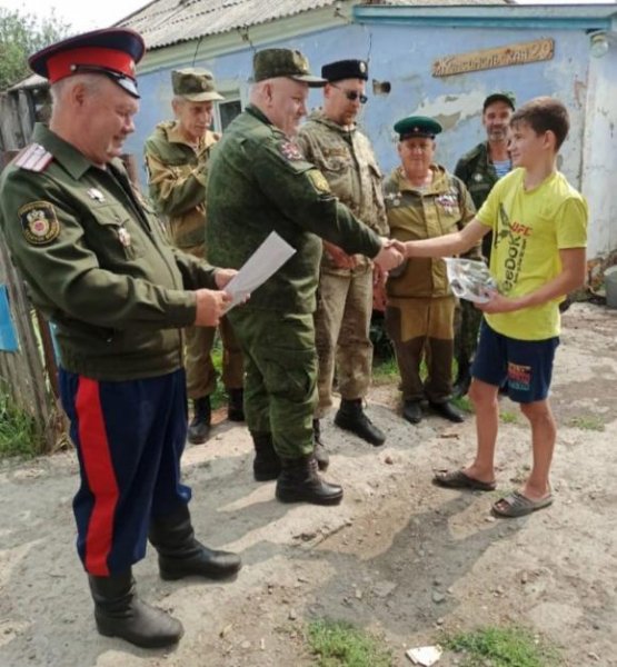 Алтайских подростков наградили за спасение 6 человек на реке