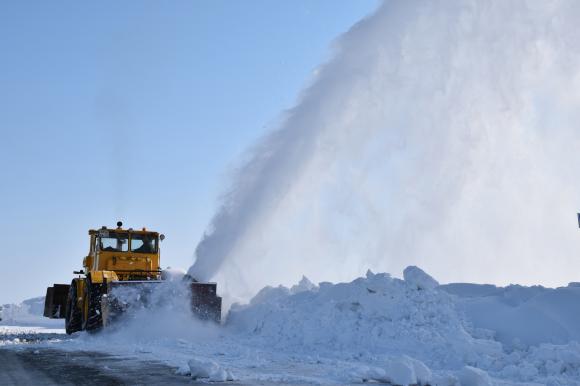 Более 450 машин будут чистить трассы края зимой