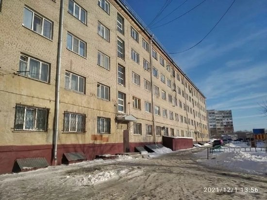 Снег и лед с крыши обрушились на ребенка в Барнауле
