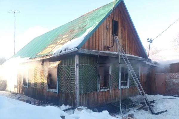 Пять человек погибли на пожарах в Алтайском крае в первый день нового года - KP.Ru
