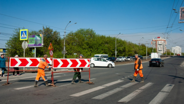 Власти Барнаула оценили ситуацию из-за закрытия моста на Новом рынке как напряженную, но управляемую