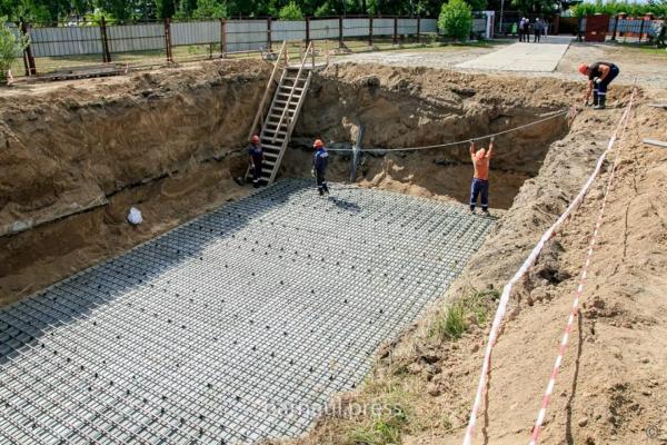 В Нагорном парке готовят основание стелы