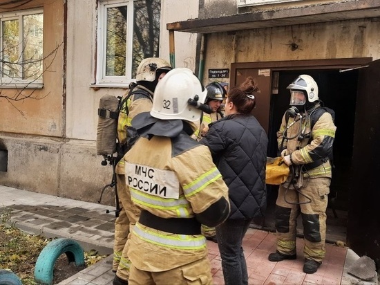 В Барнауле спасли людей во время пожара в девятиэтажке