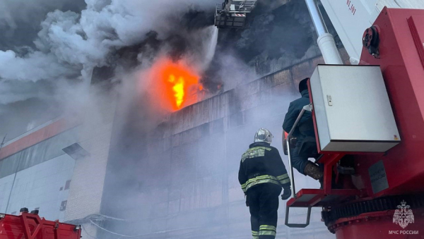 МЧС сообщили о ликвидации пожара на шинном заводе в Барнауле