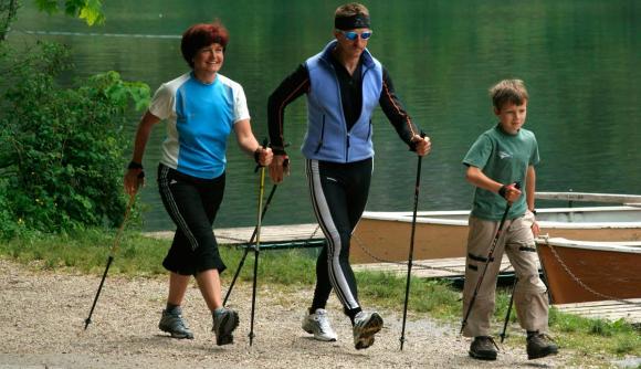 19 июля в парке "Изумрудный" пройдет бесплатный мастер-класс по скандинавской ходьбе