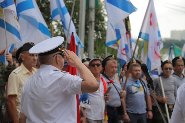 ФОТОБАНК. Как военные моряки отметили свой праздник в Новосибирске?