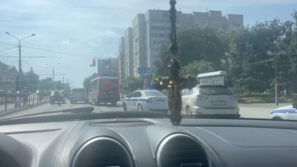 В Барнауле 68-летний пассажир выпал из автобуса