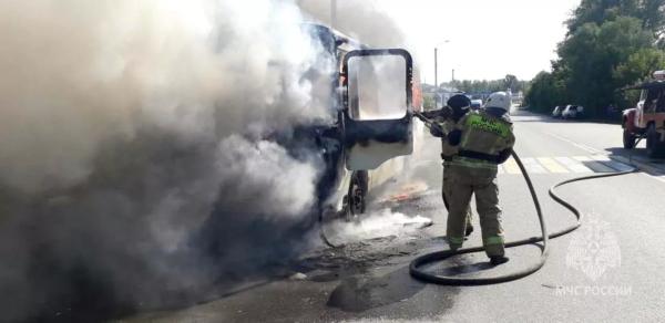 В Бийске пассажирам пришлось спешно покидать горящий автобус