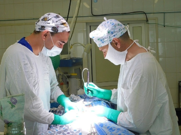 Алтайские онкологи удалили 20 новообразований из кишечника 120-килограммовой пациентки