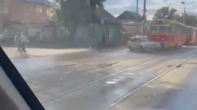 Движение трамваев на барнаульской улице остановилось из-за аварии
