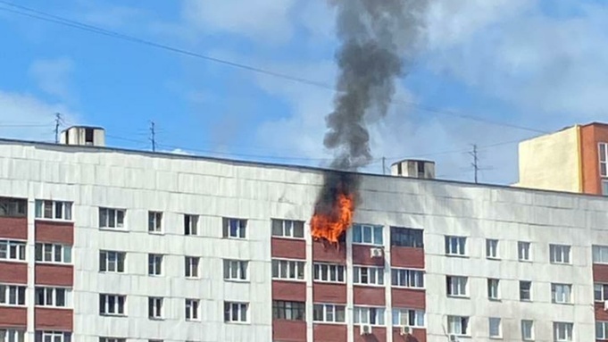 Двух человек эвакуировали при пожаре в центре Барнаула