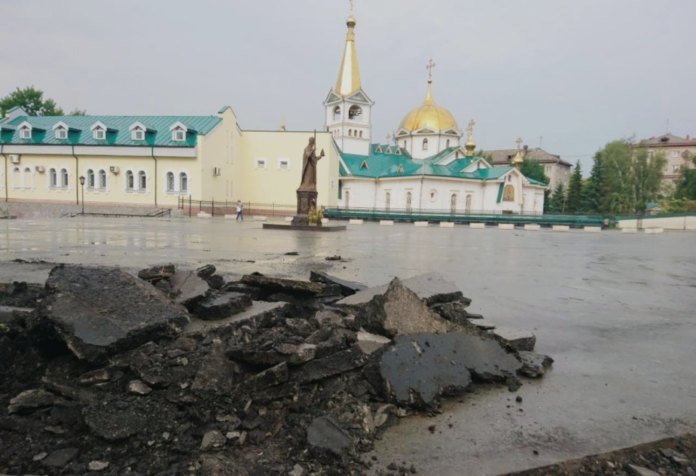 Новосибирцы собрали уже более 1000 подписей под письмом мэру города за создание парковок у цирка