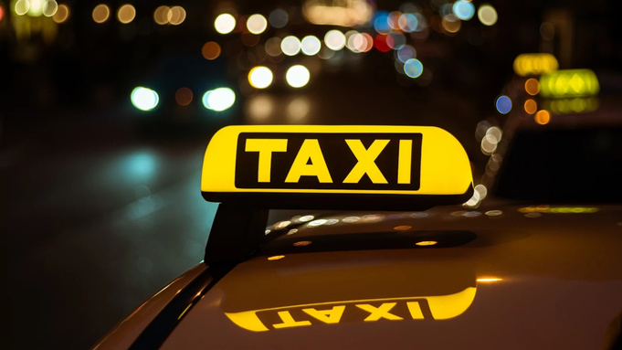 Стоимость поездки на такси рекордно вырастет с сентября из-за нового закона