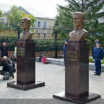 В Барнауле открыли памятники героям-летчикам