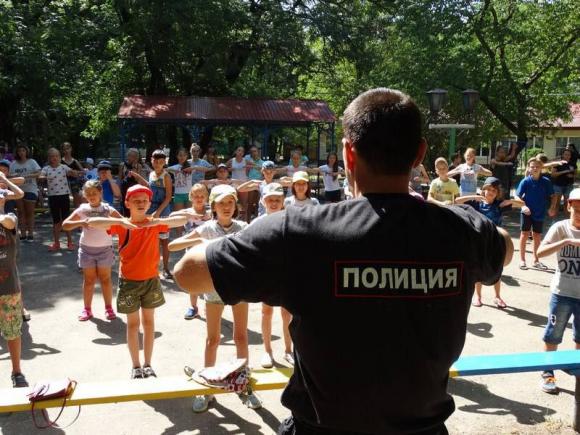 В парке "Изумрудный" пройдет всероссийская акция "Зарядка со стражем порядка"