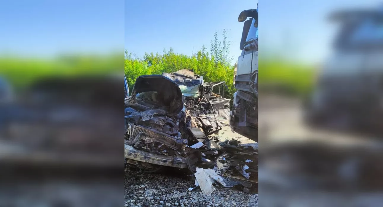 Водитель BMW погиб в лобовом столкновении с бензовозом на алтайской трассе