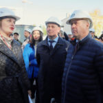 «Даже обувь не испачкал»: мэр Новосибирска проконтролировал строительство новой школы