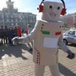 Как картонные роботы захватили площадь Октября восемь лет назад. Исторический фоторепортаж altapress.ru