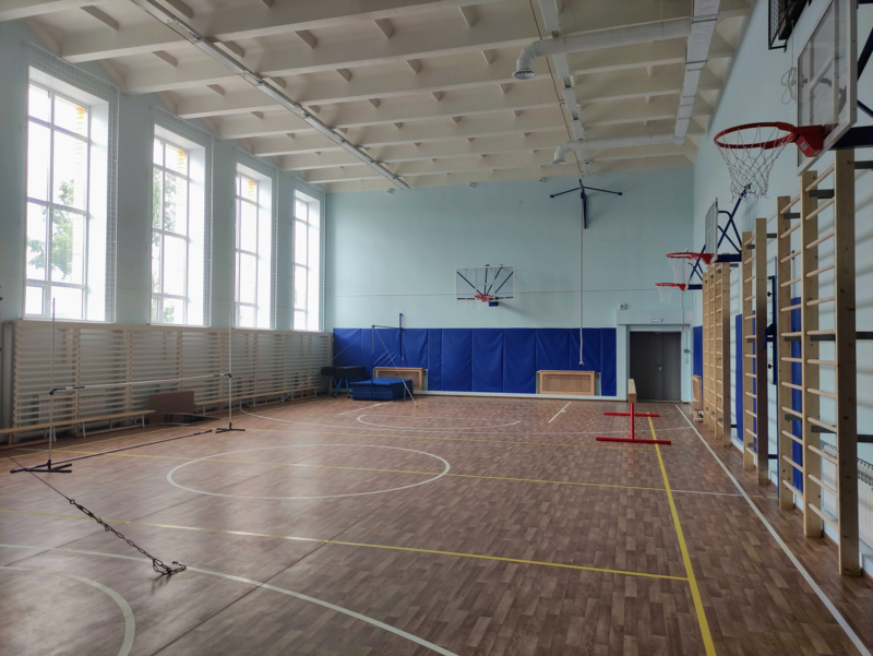 Как выглядит долгожданная школа, которую открыли в поселке Спутник в Барнауле